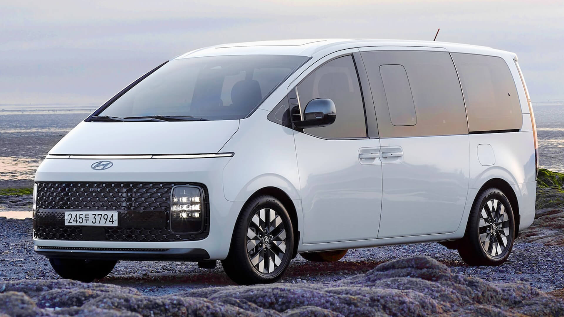 Spacious people carrier near a coastal destination
